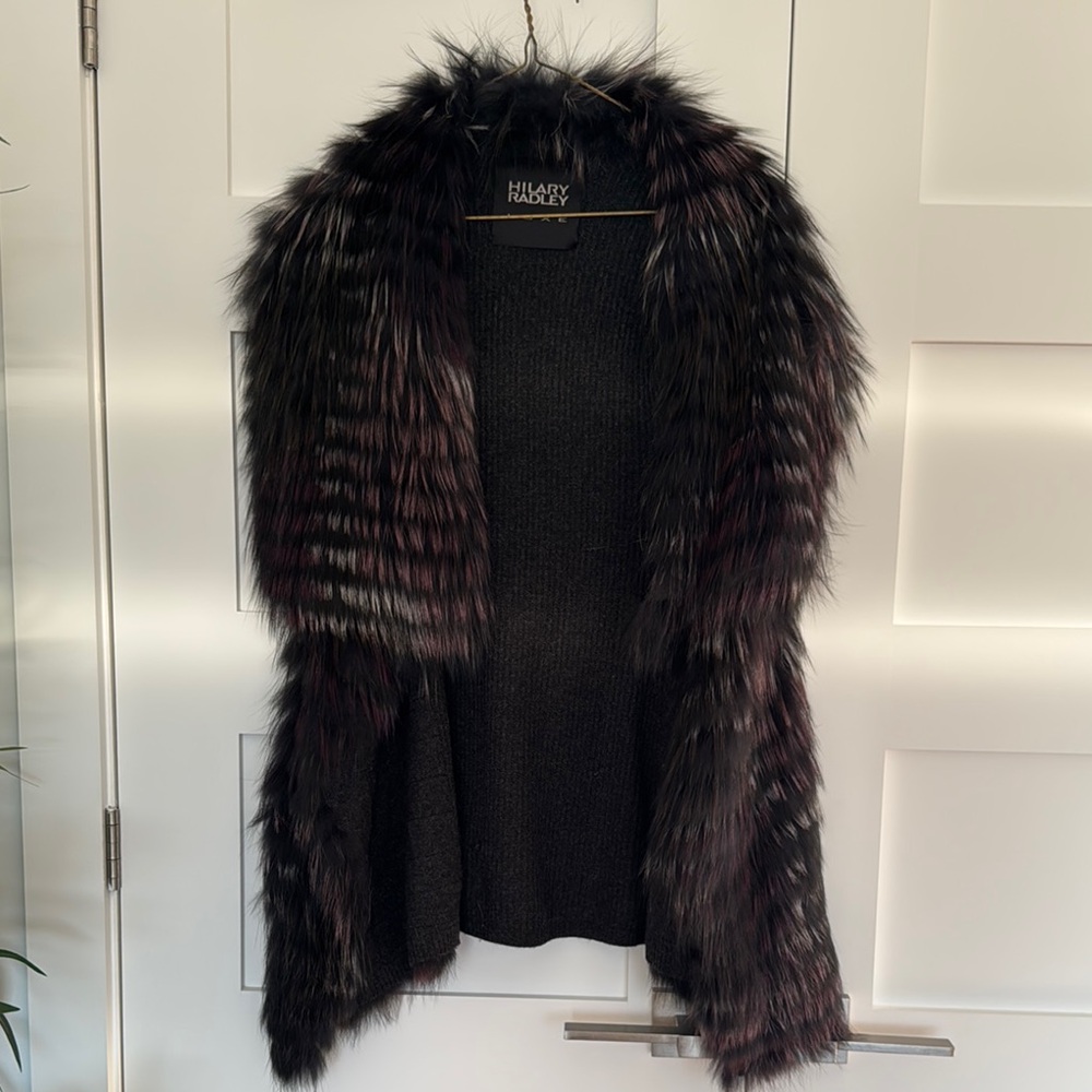 NWT Magnificent silver fox fur vest
Cashmere and wool